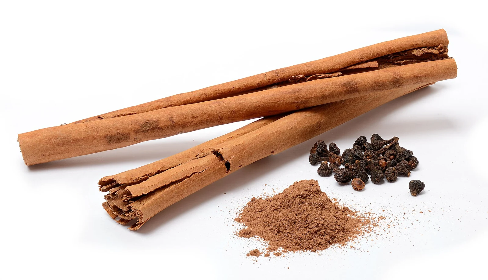 Ceylon cinnamon sticks, powder and flowers